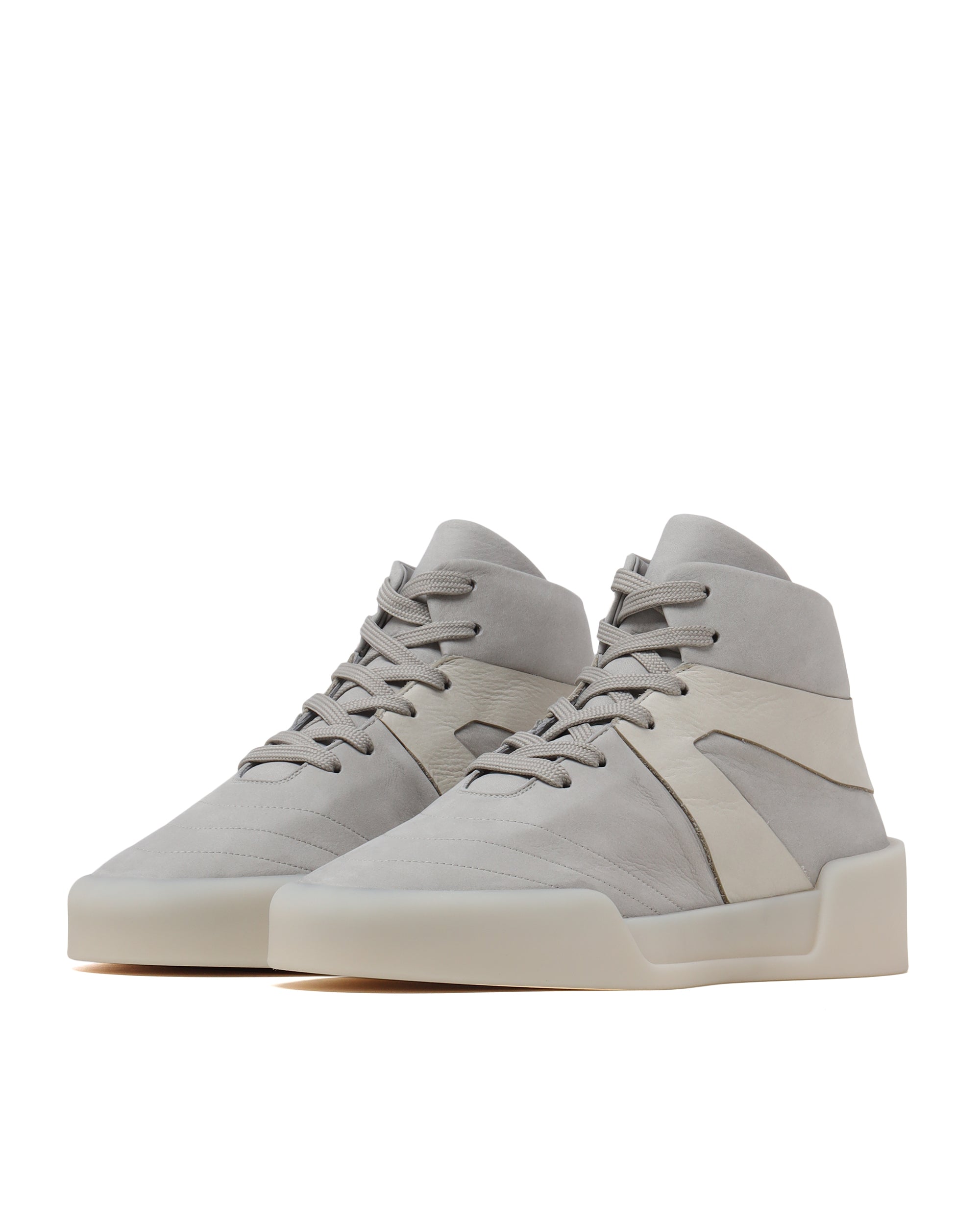 Basketball sneaker