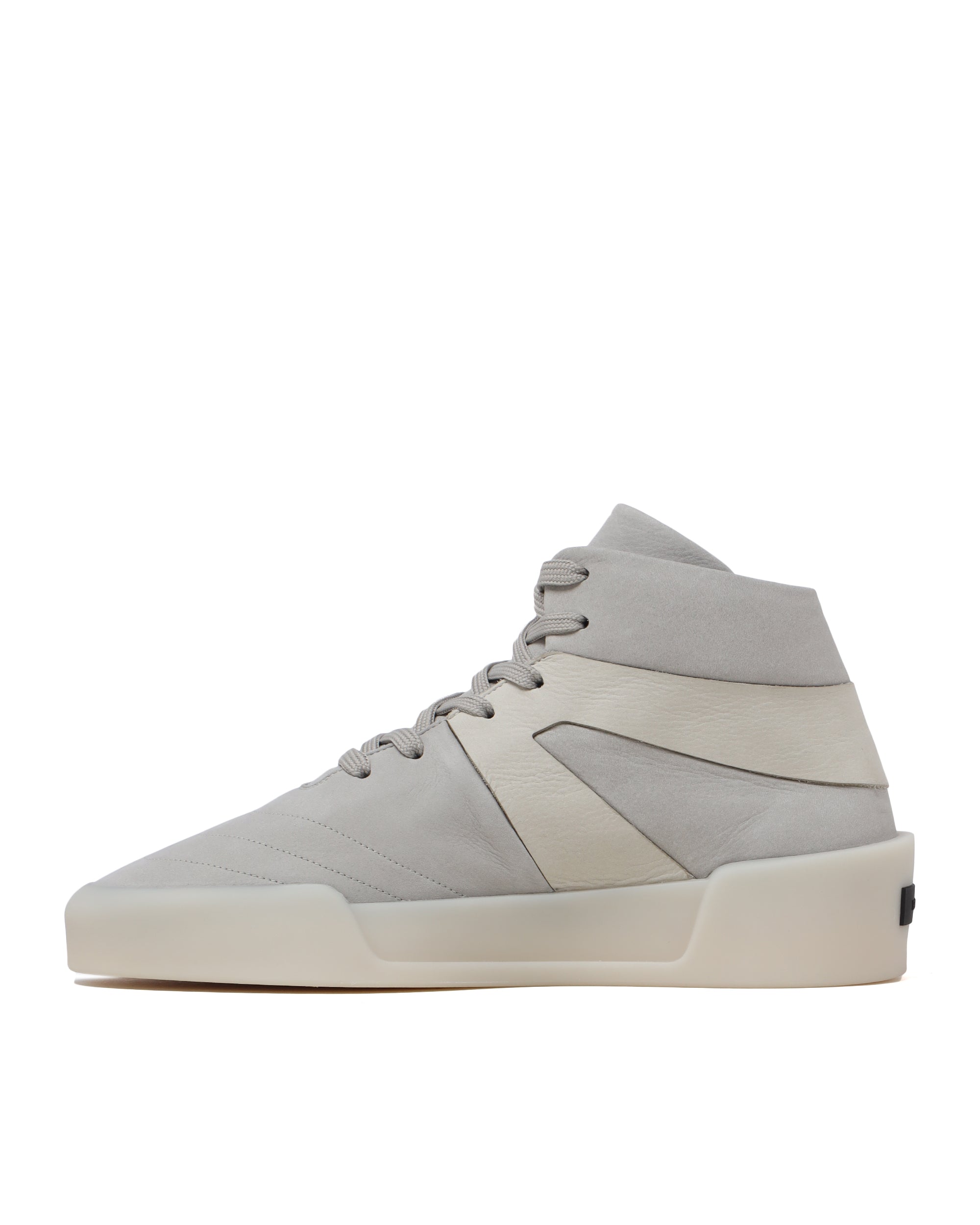 Basketball sneaker