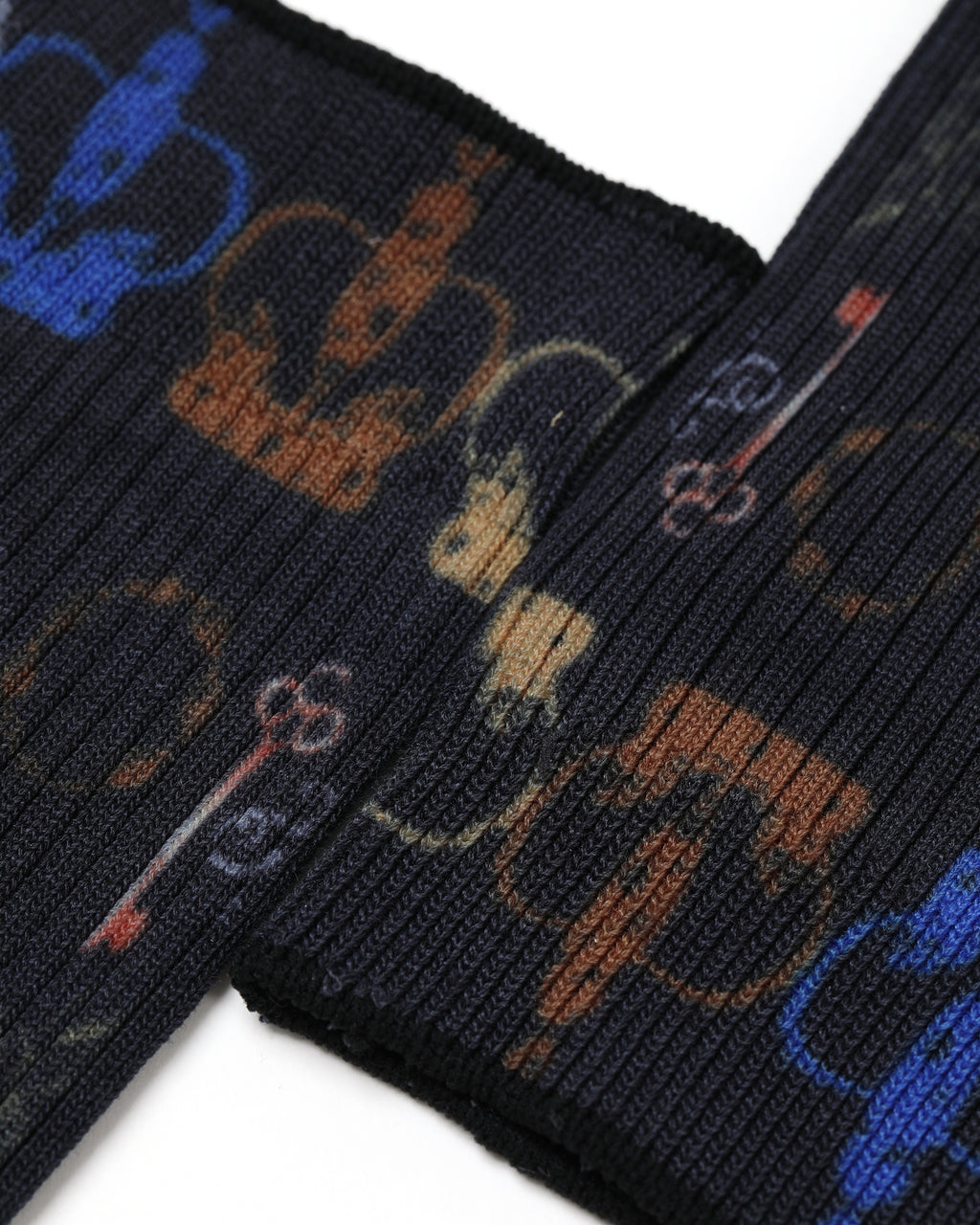 Graphic motif socks