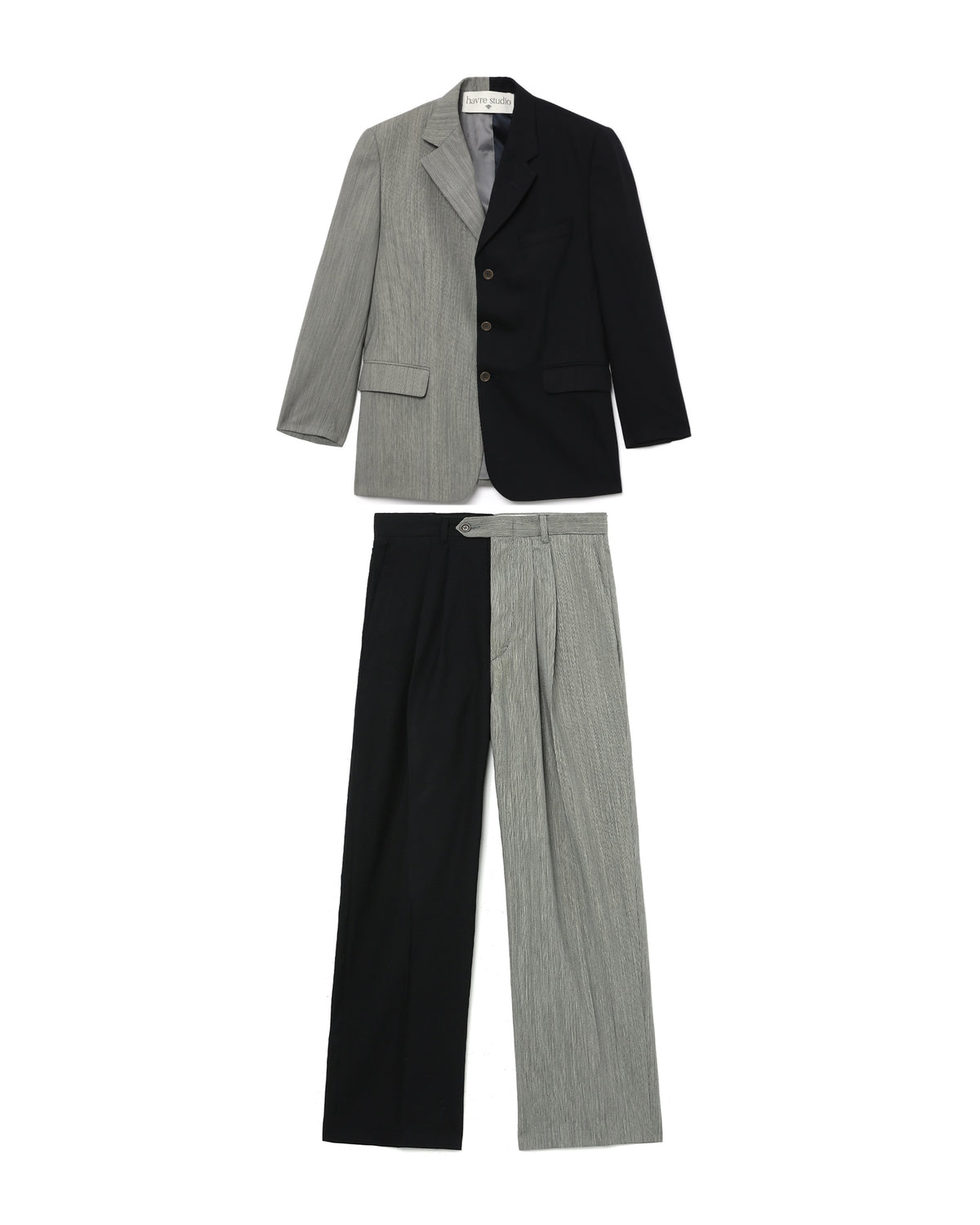 Contrasted suit