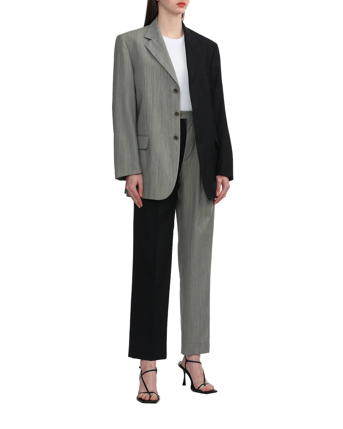 Contrasted suit