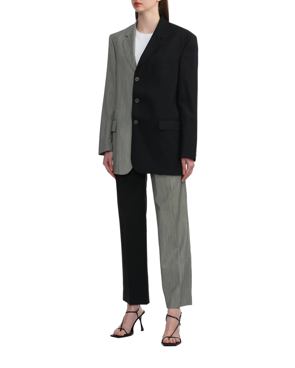 Contrasted suit