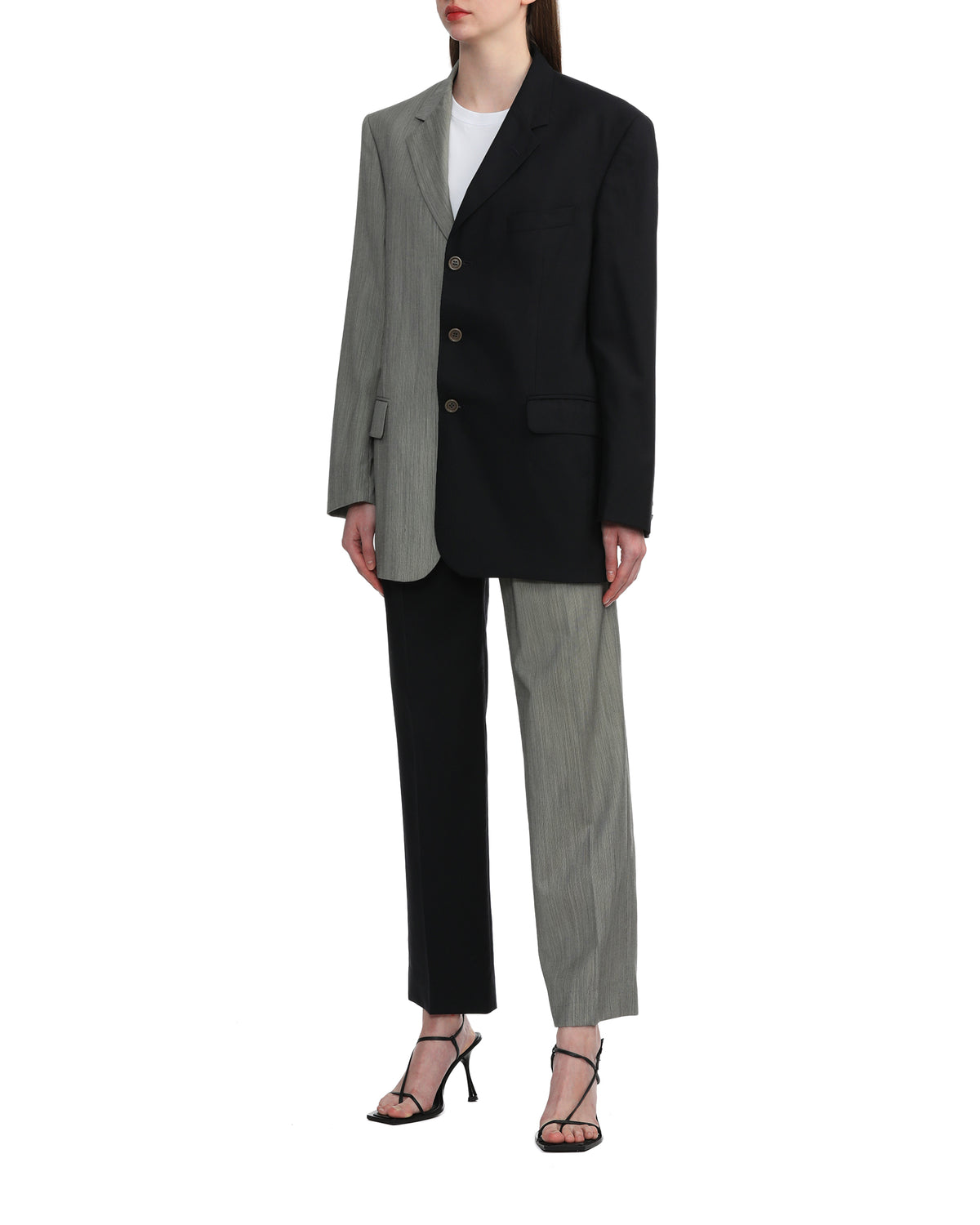Contrasted suit
