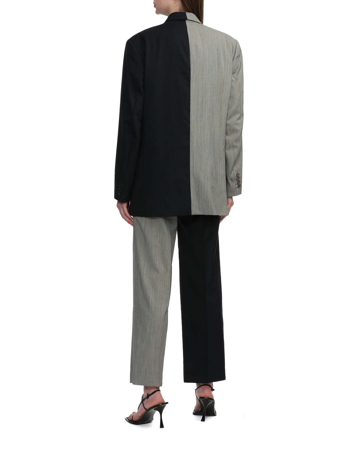 Contrasted suit