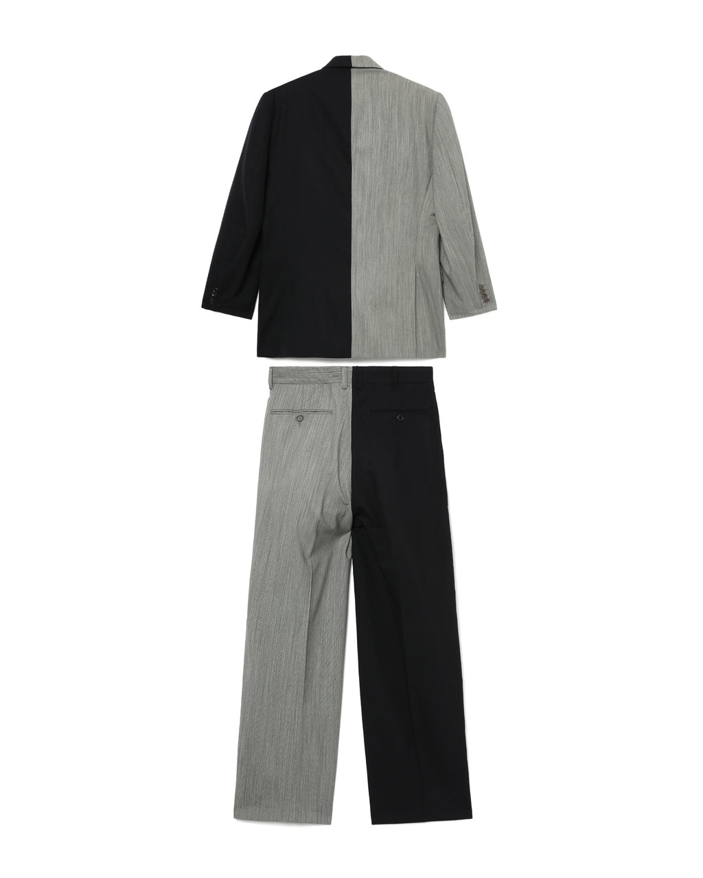 Contrasted suit