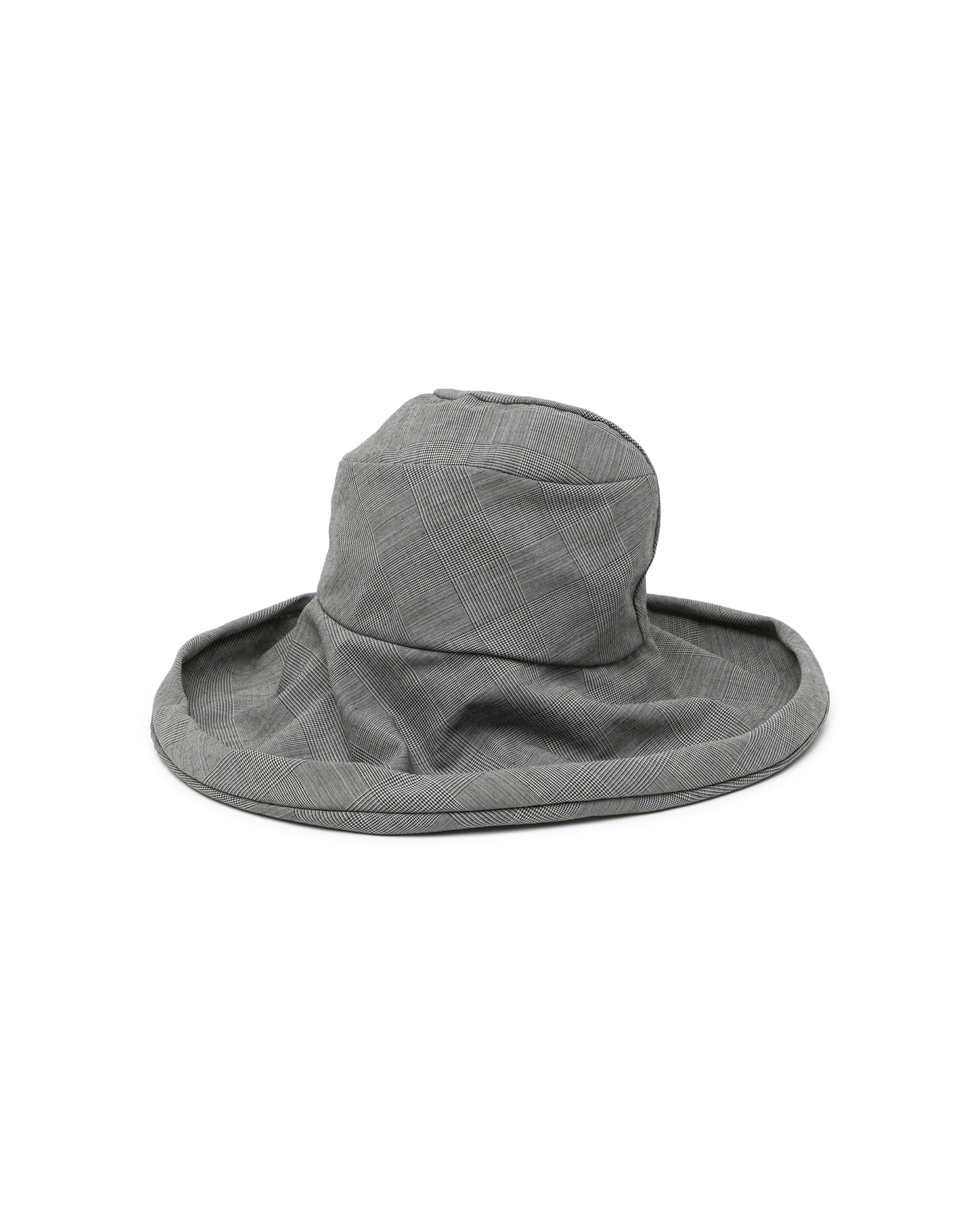 Wide brim hat