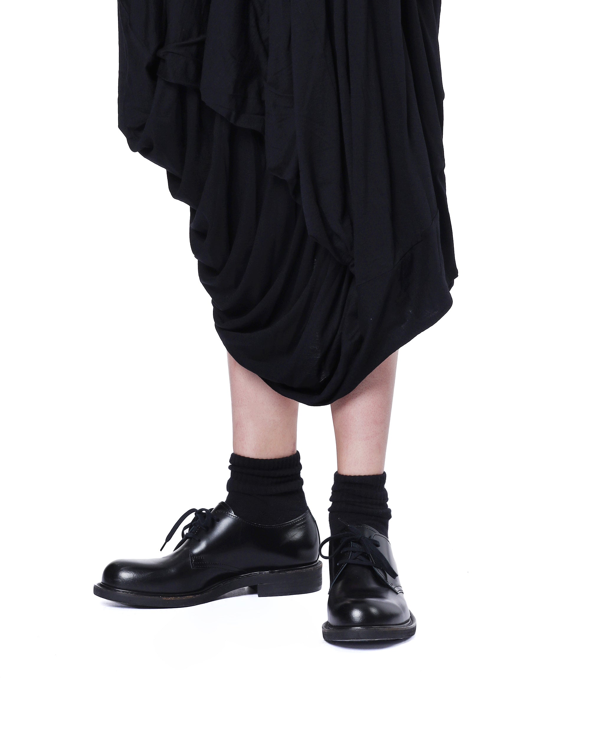 Asymmetric skirt