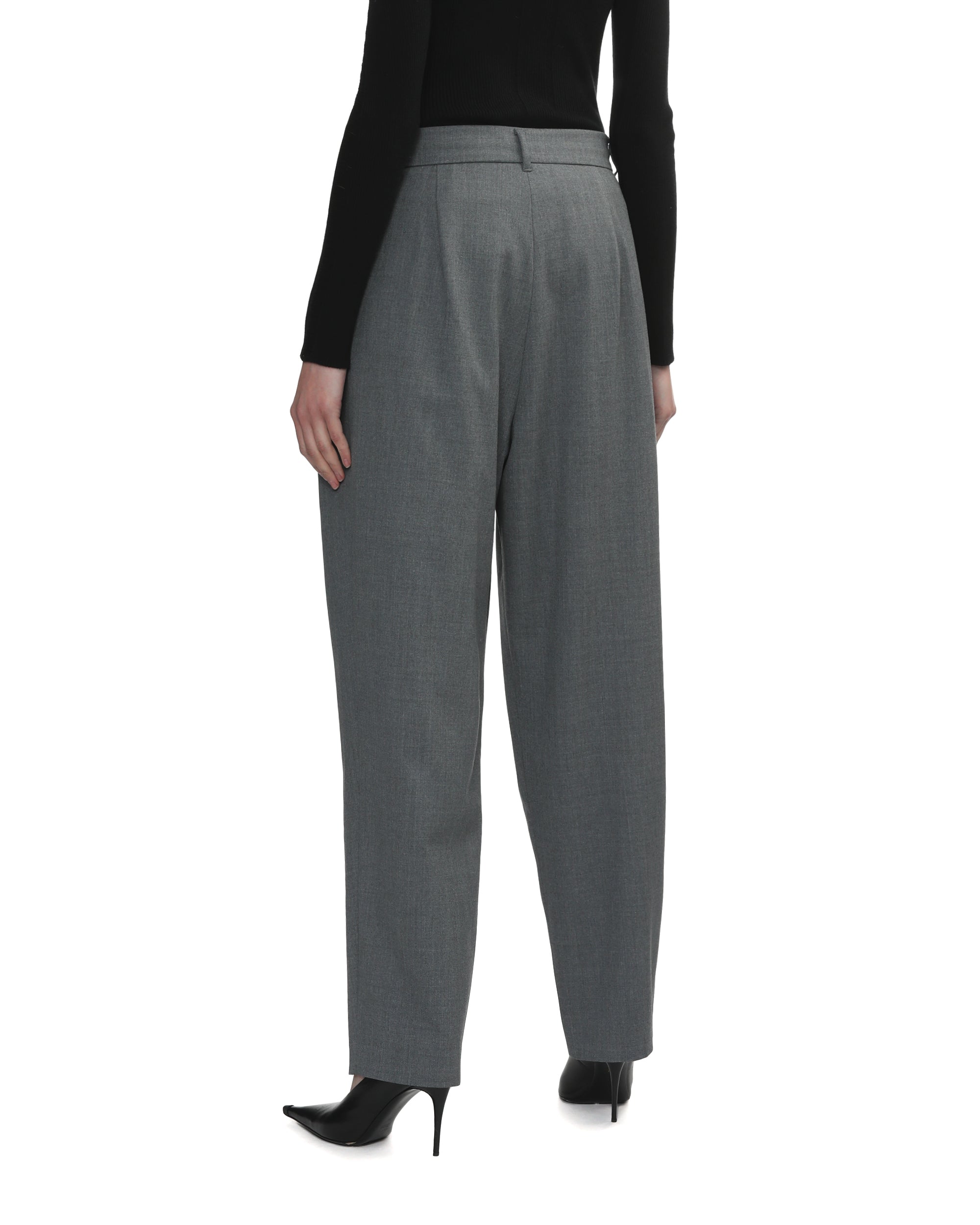 Relaxed fit tucked pants