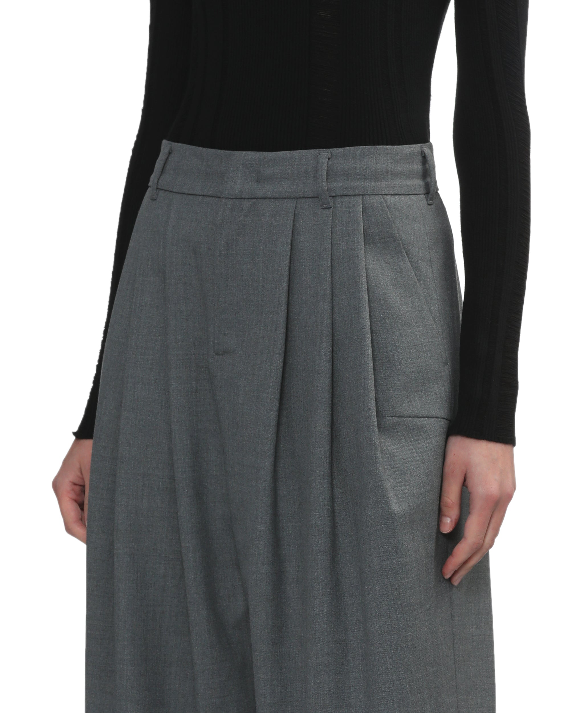 Relaxed fit tucked pants