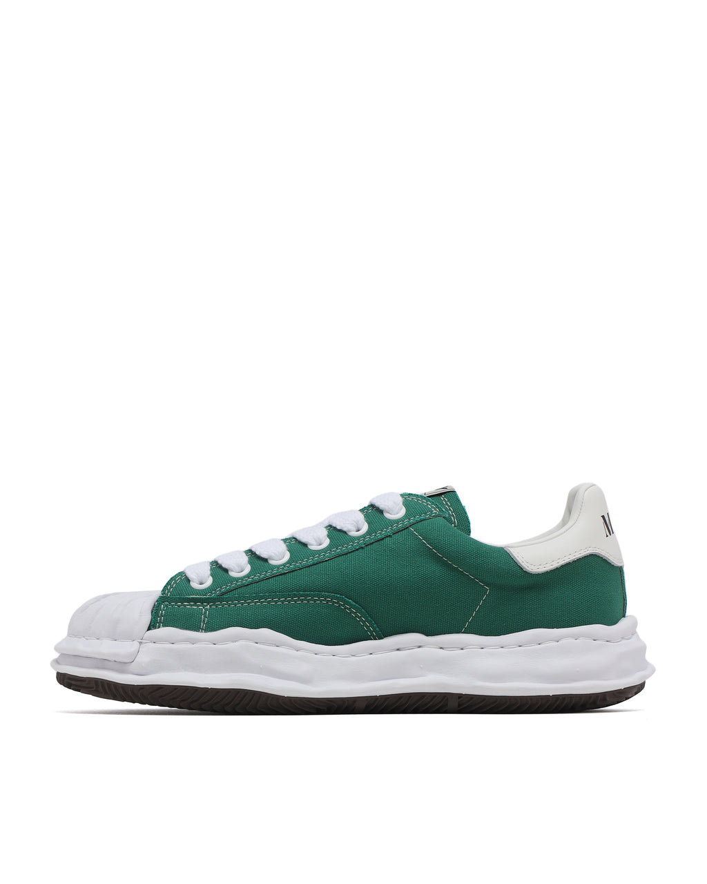 Low-top sneakers