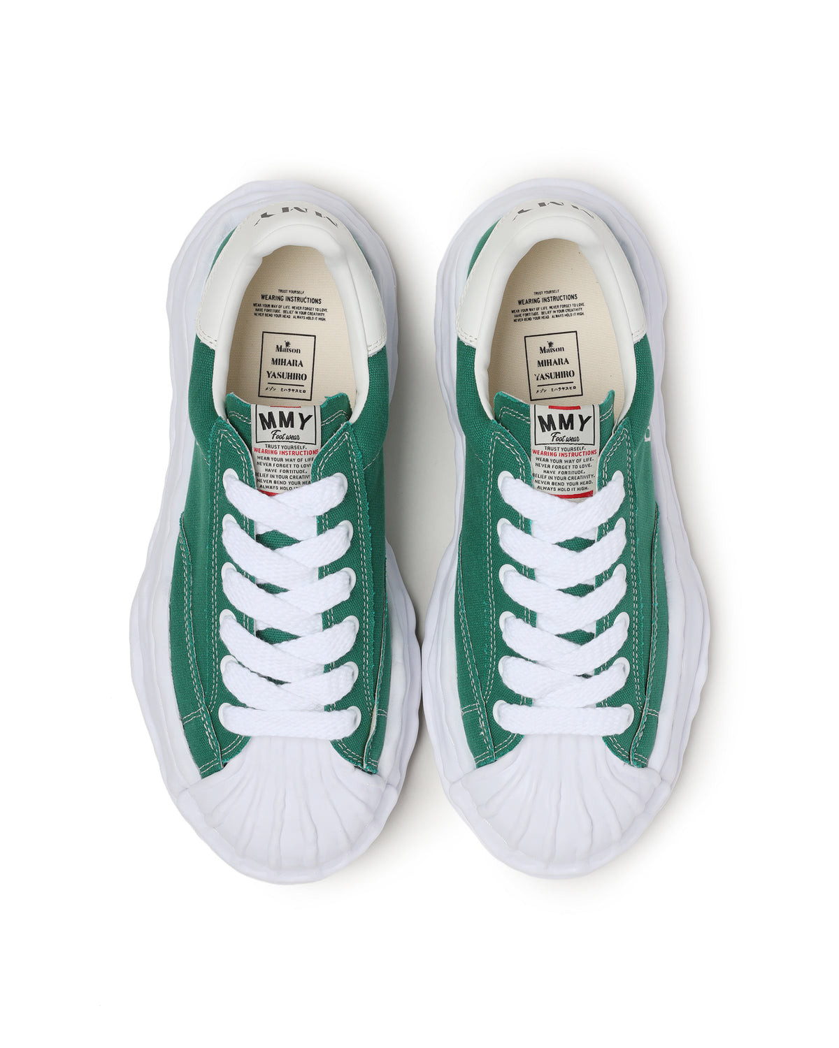 Low-top sneakers