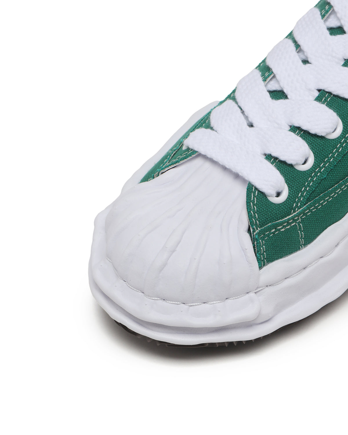 Low-top sneakers