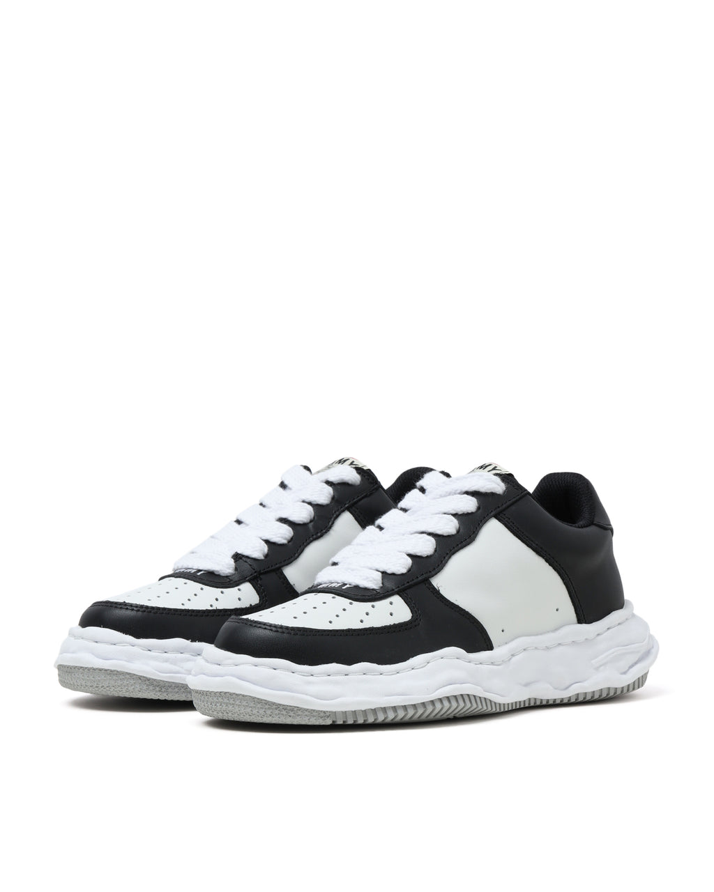 Wayne low sneakers