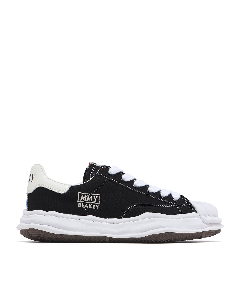 Low-top sneakers