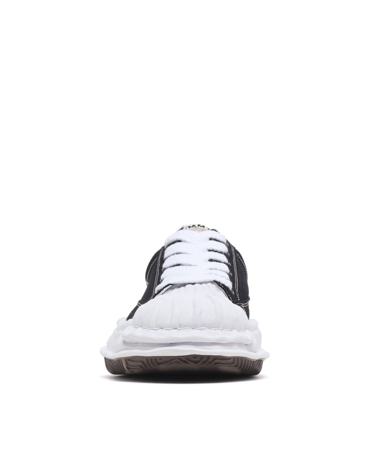 Low-top sneakers