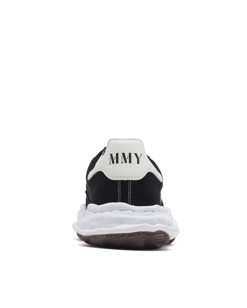 Low-top sneakers