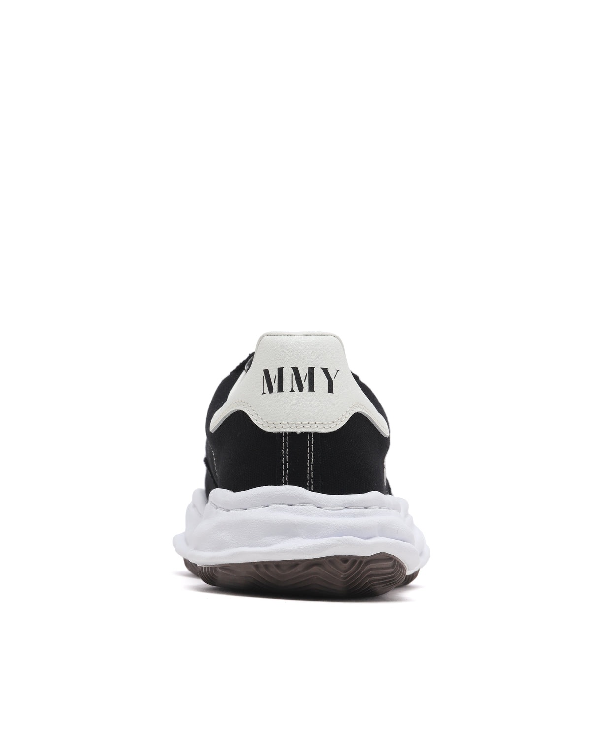 Low-top sneakers