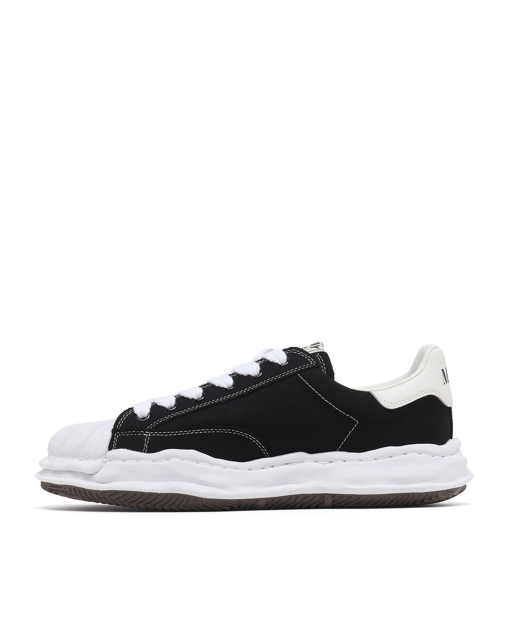 Low-top sneakers