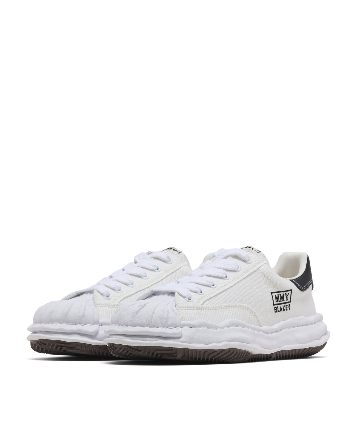 Low-top sneakers
