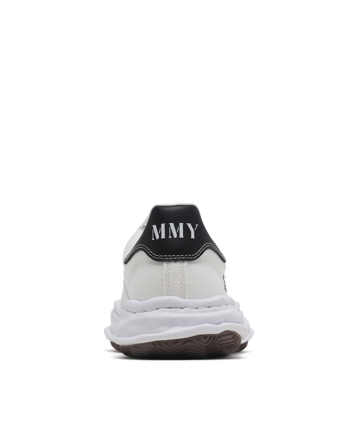 Low-top sneakers