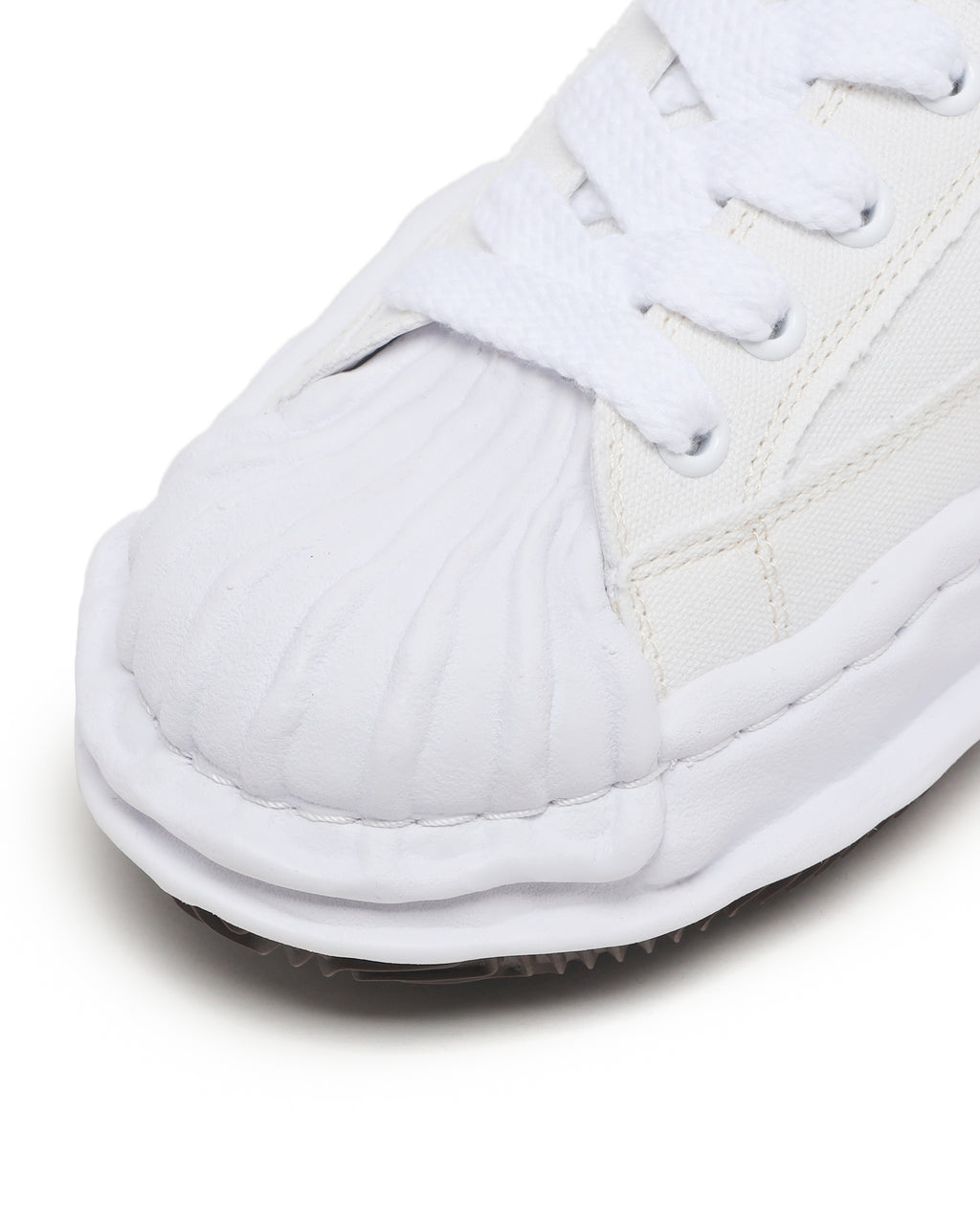 Low-top sneakers