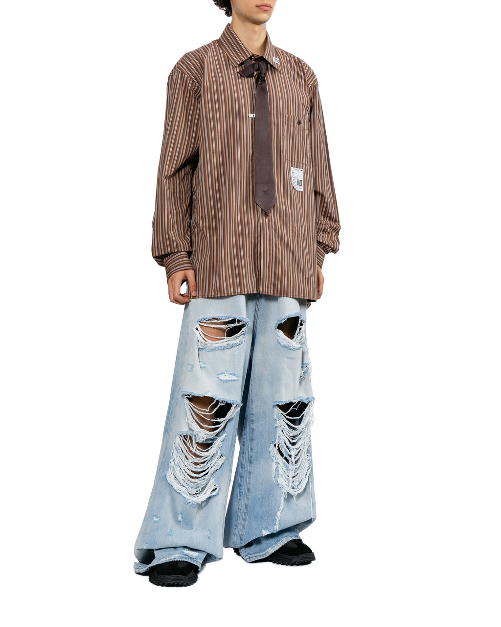 Attached tie long sleeve shirt