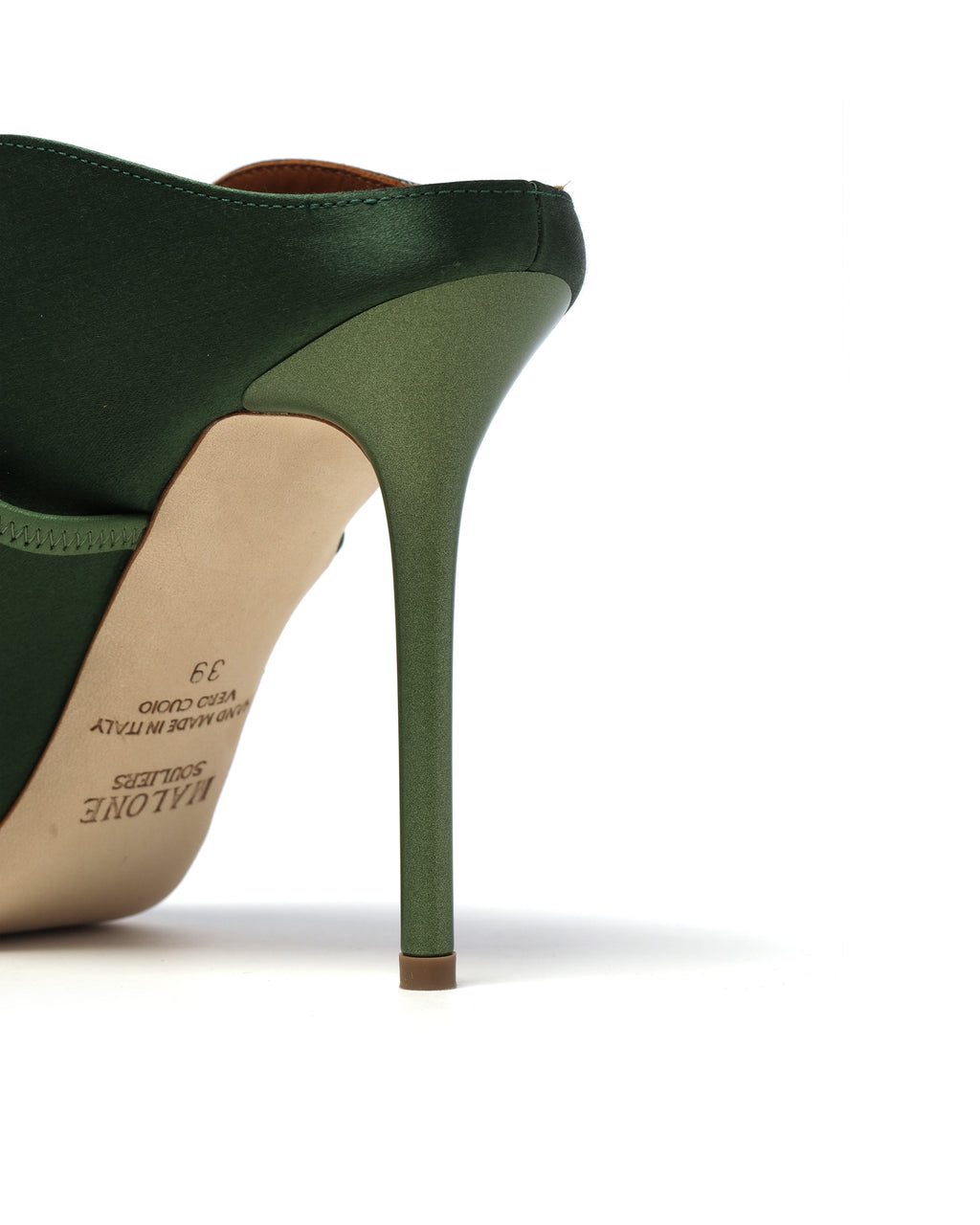 Satin pumps