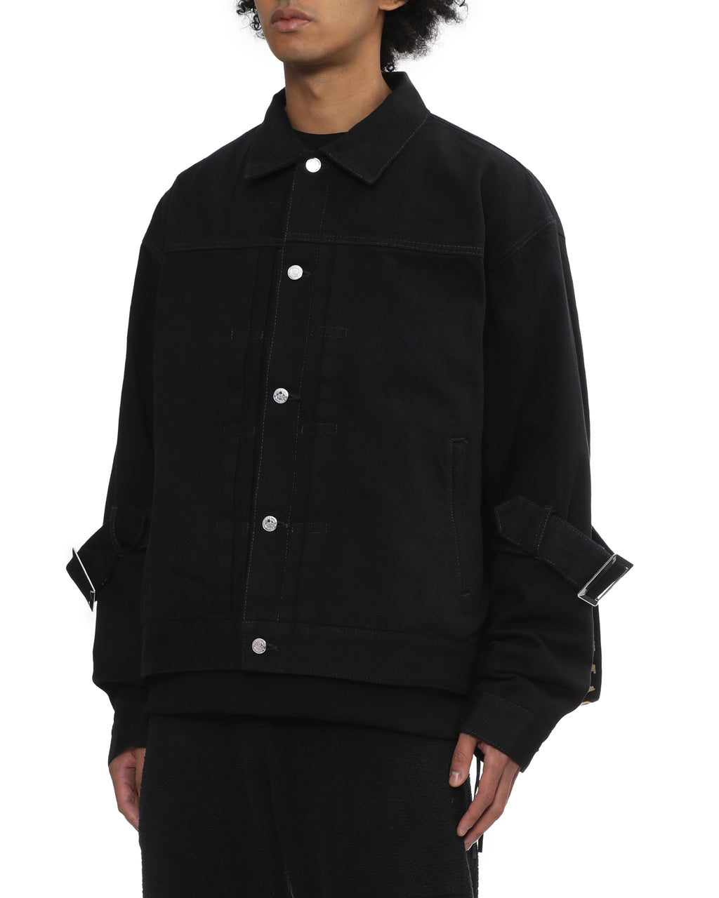 Buckle-sleeve jacket