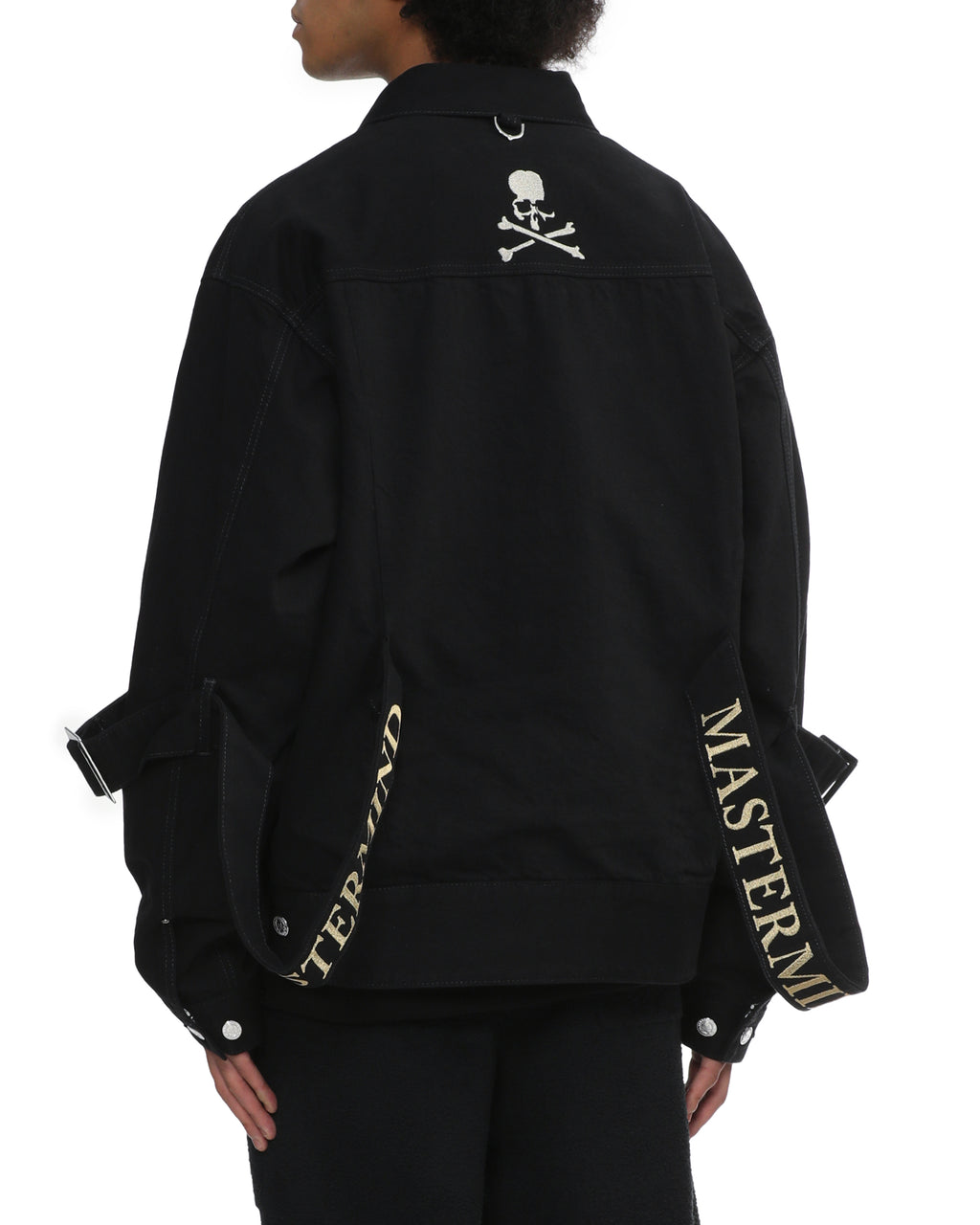 Buckle-sleeve jacket