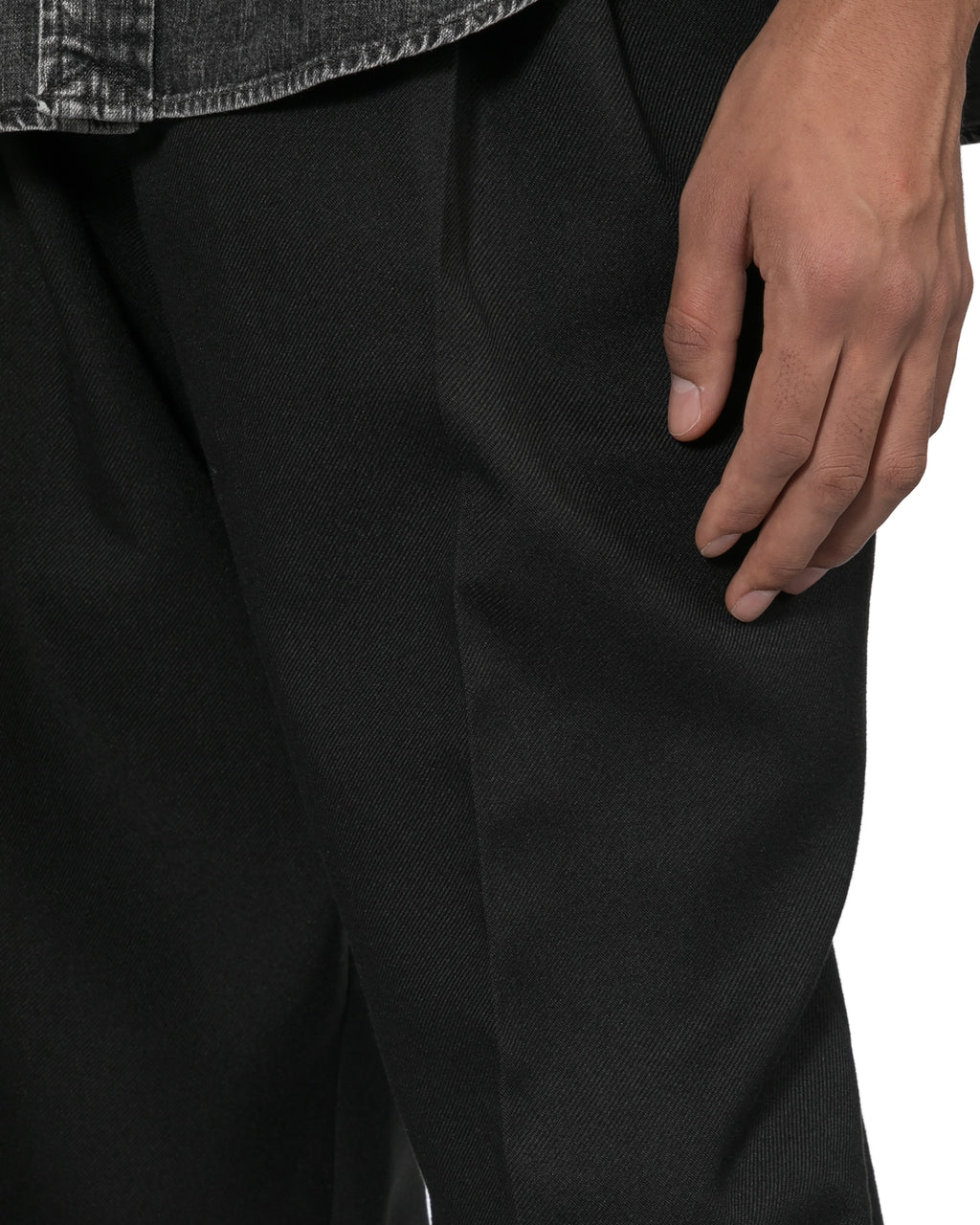 Pleated wide-leg pants