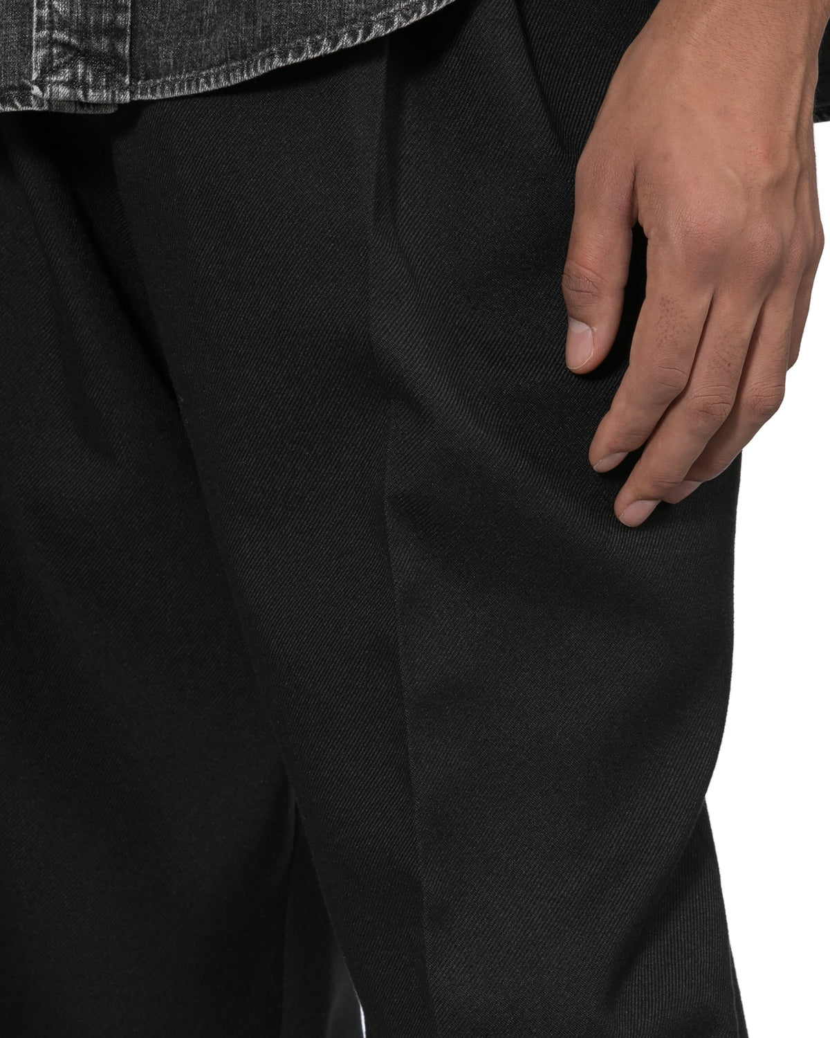Pleated wide-leg pants