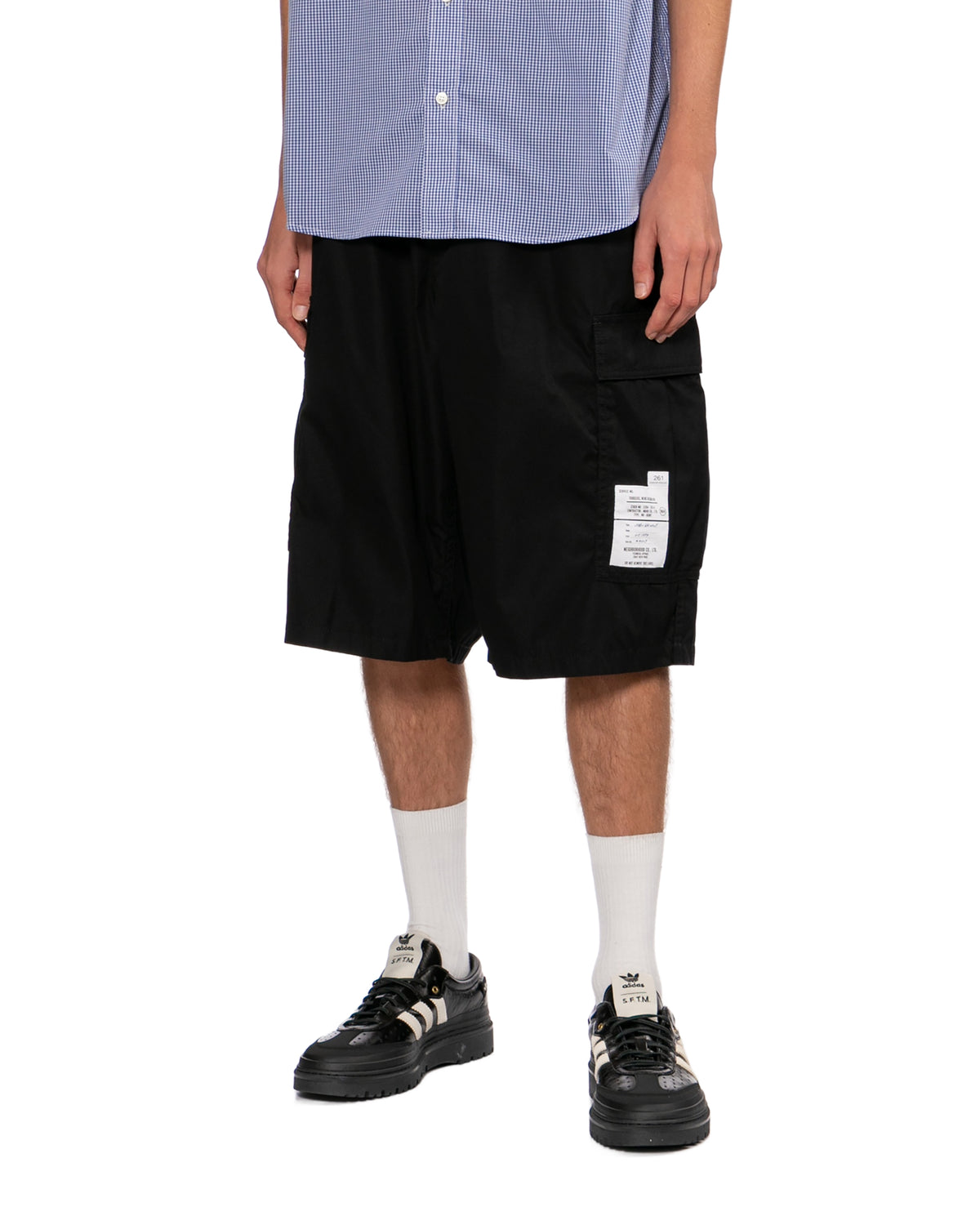Wide cargo shorts