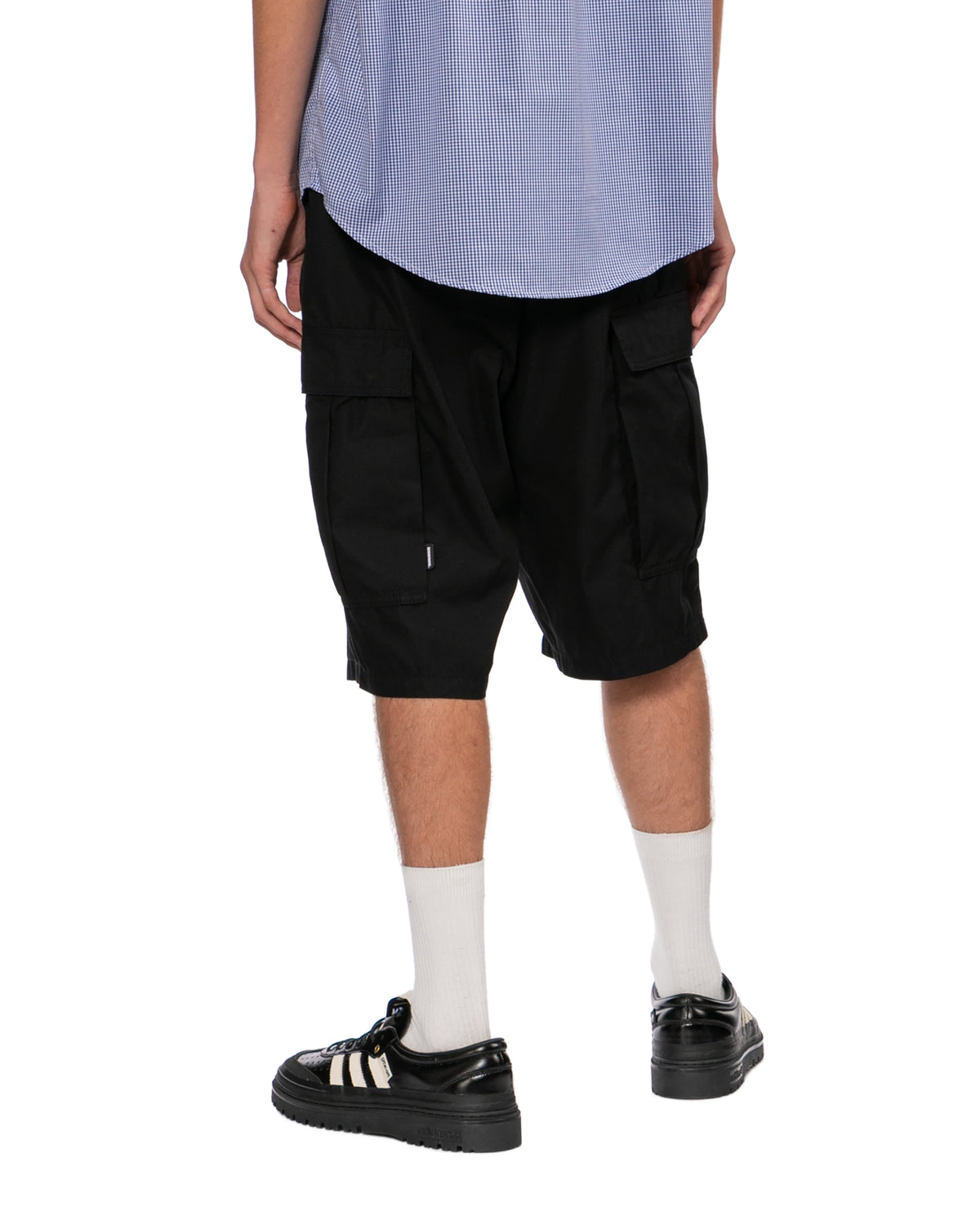 Wide cargo shorts