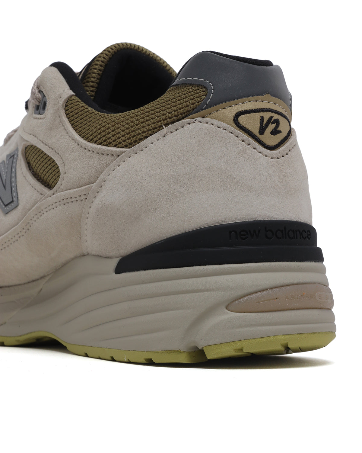991v2 sneakers