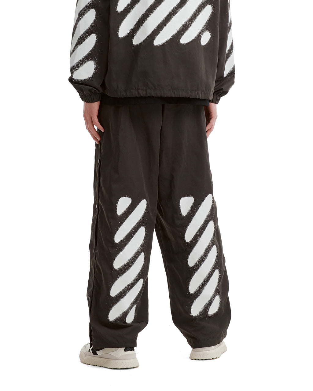Button-side pants