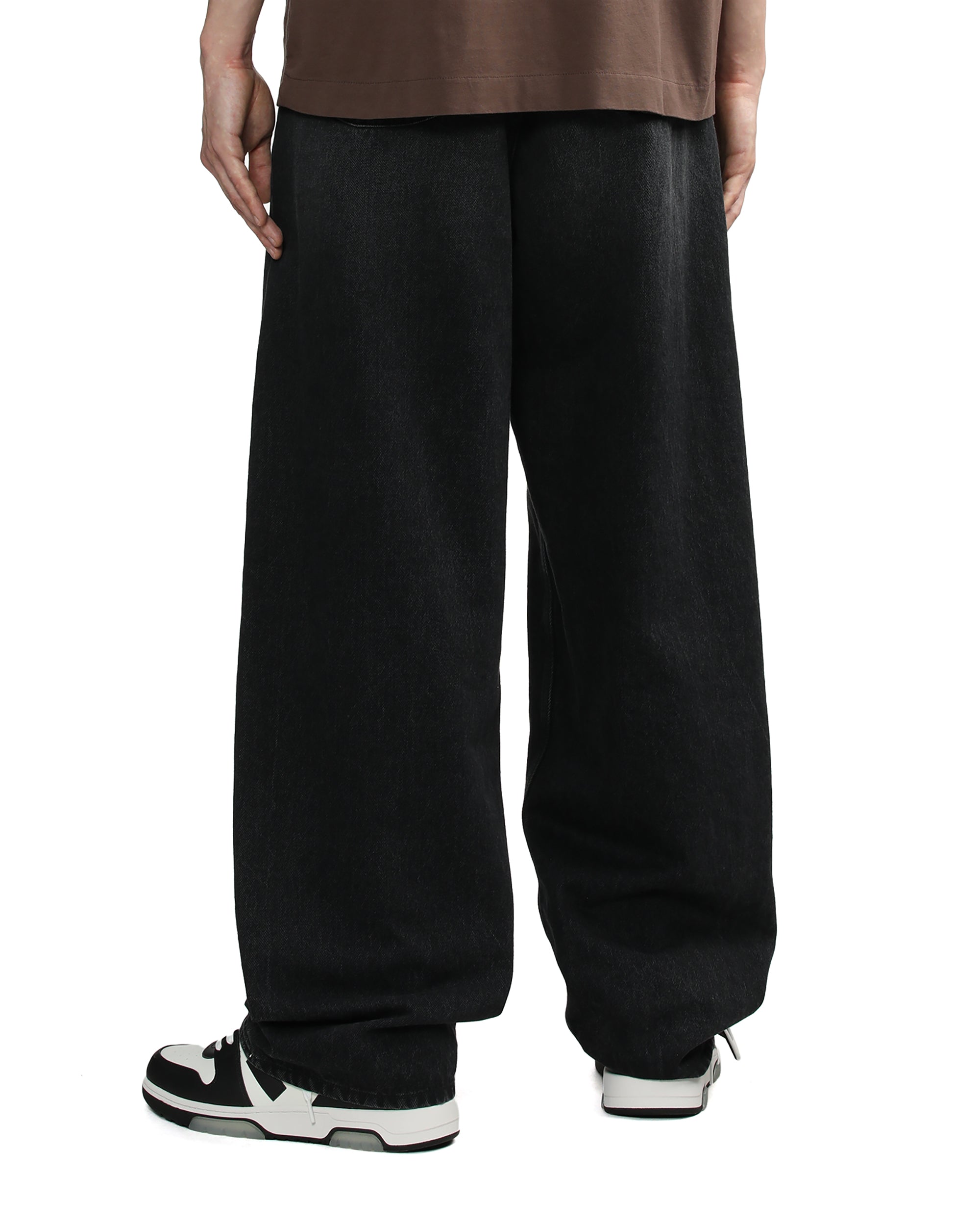 Loose jeans