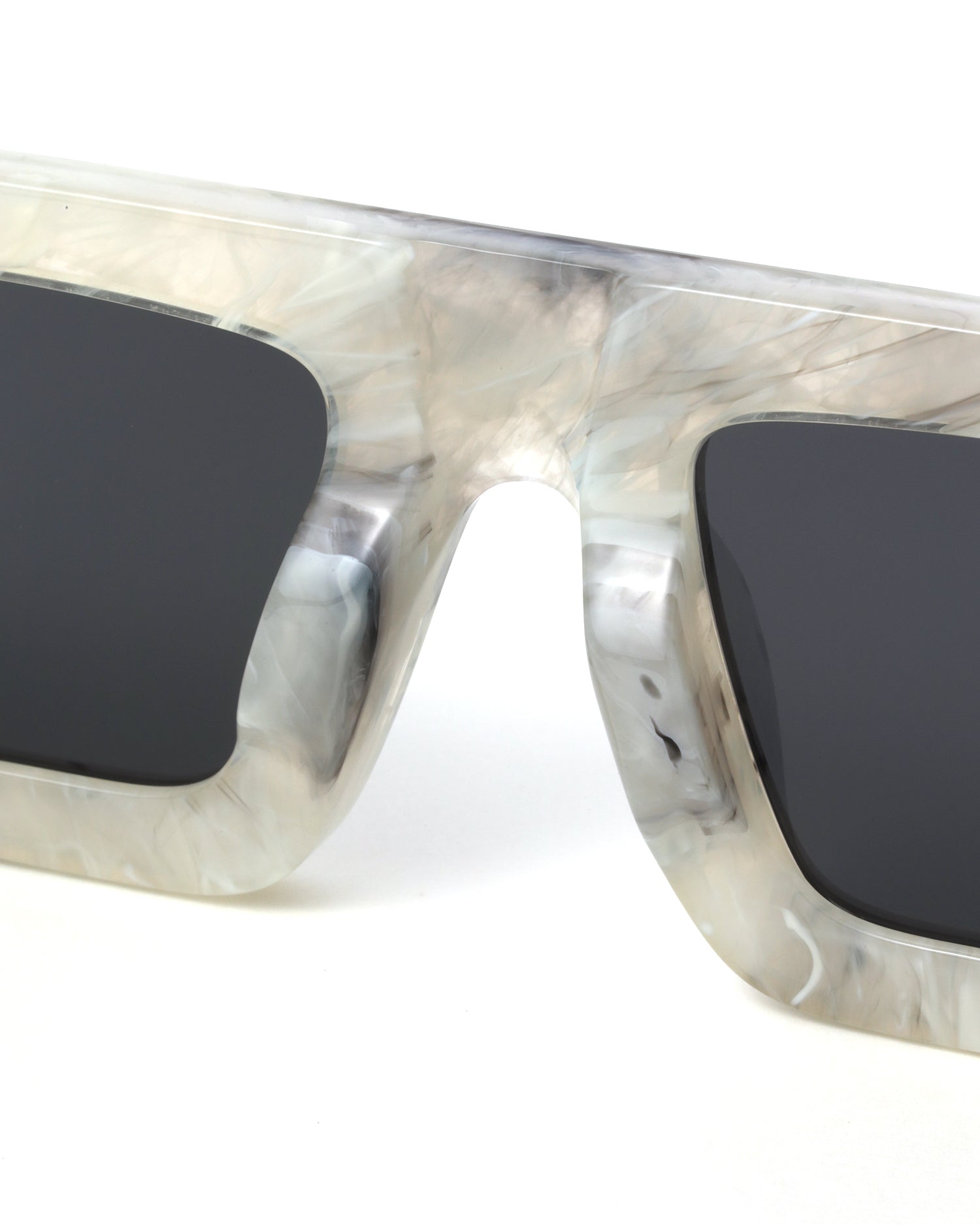 Arrows-motif tinted sunglasses