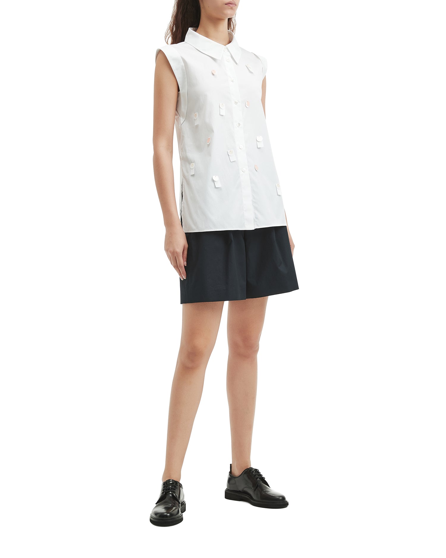 Sleeveless shirt