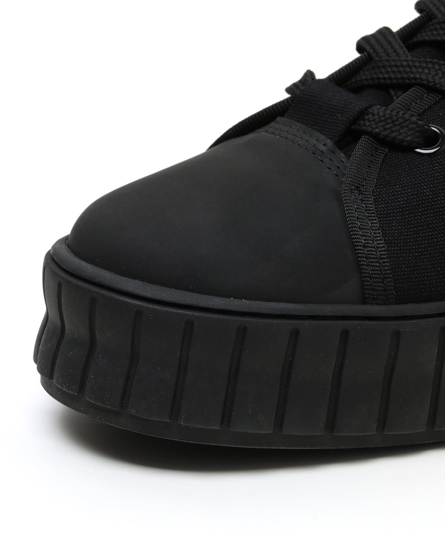 Divid mid sneakers