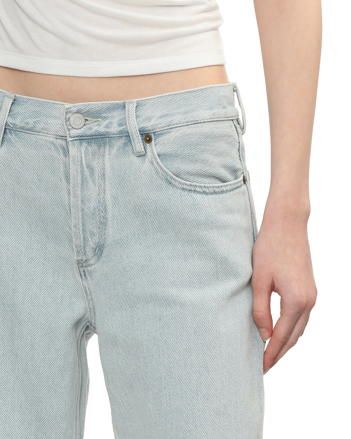 Wide-leg denim jeans