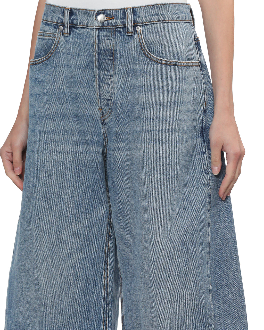 Wide-leg jeans