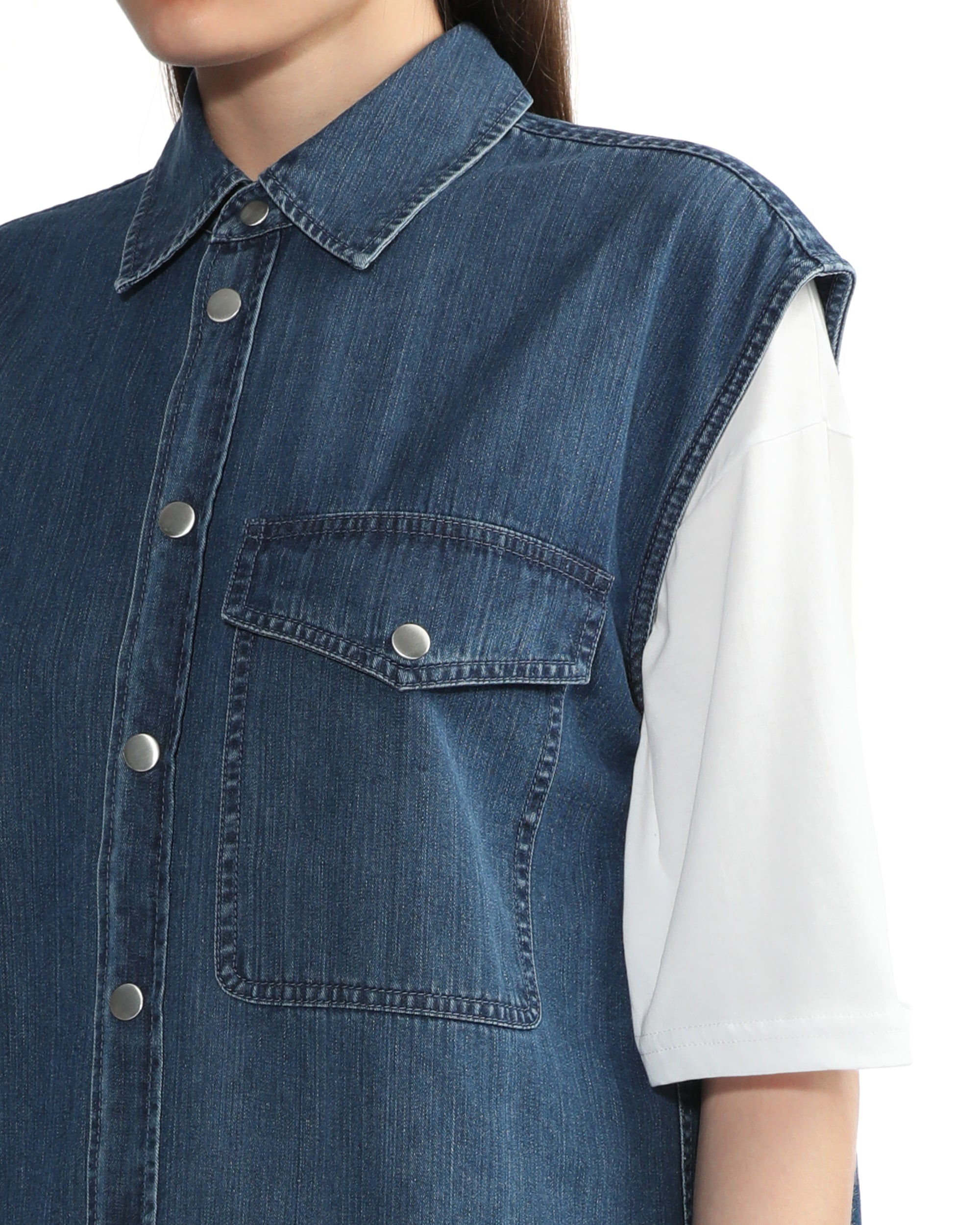 Stone washed denim sleeveless easy shirt