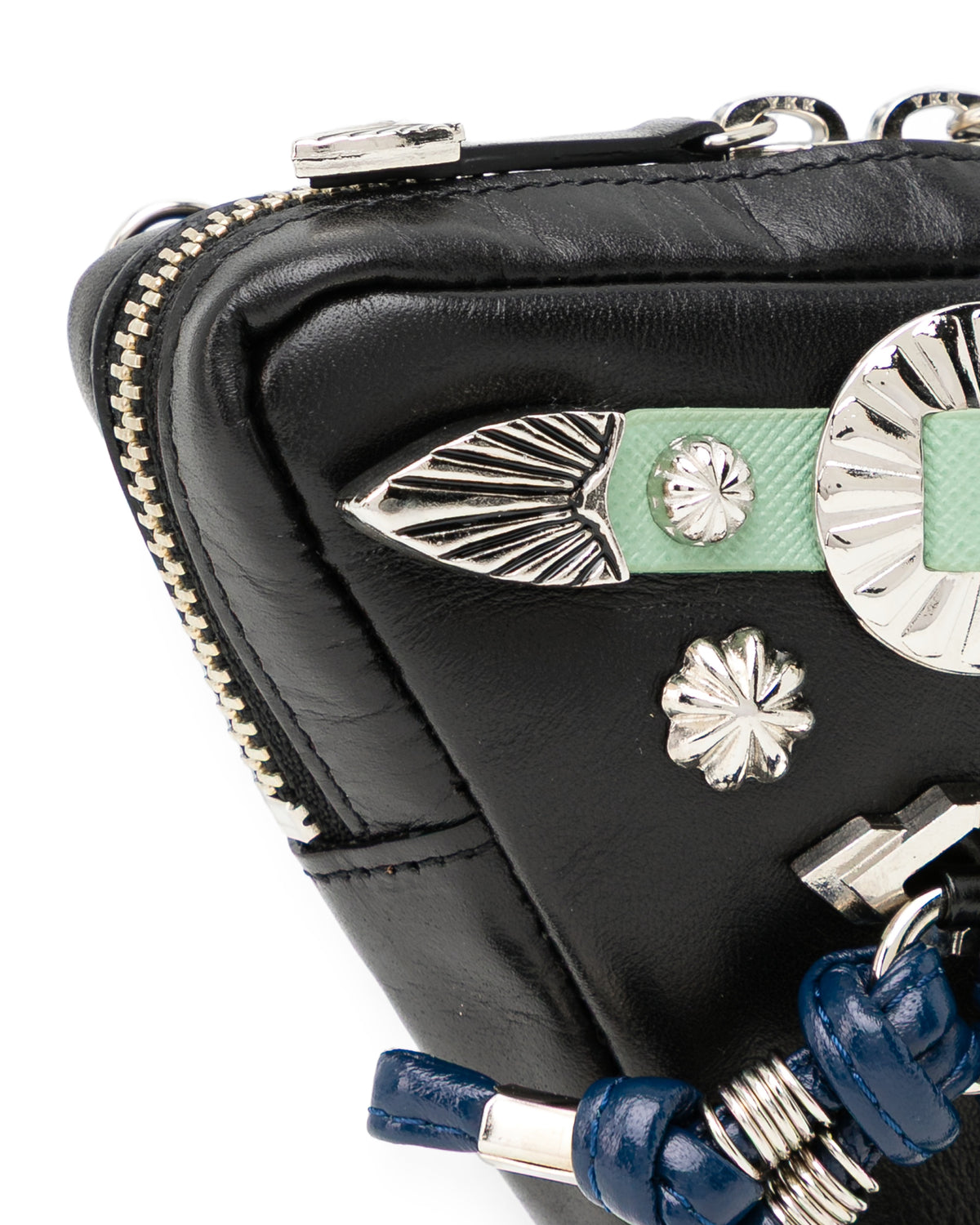 Triangle shoulder pouch