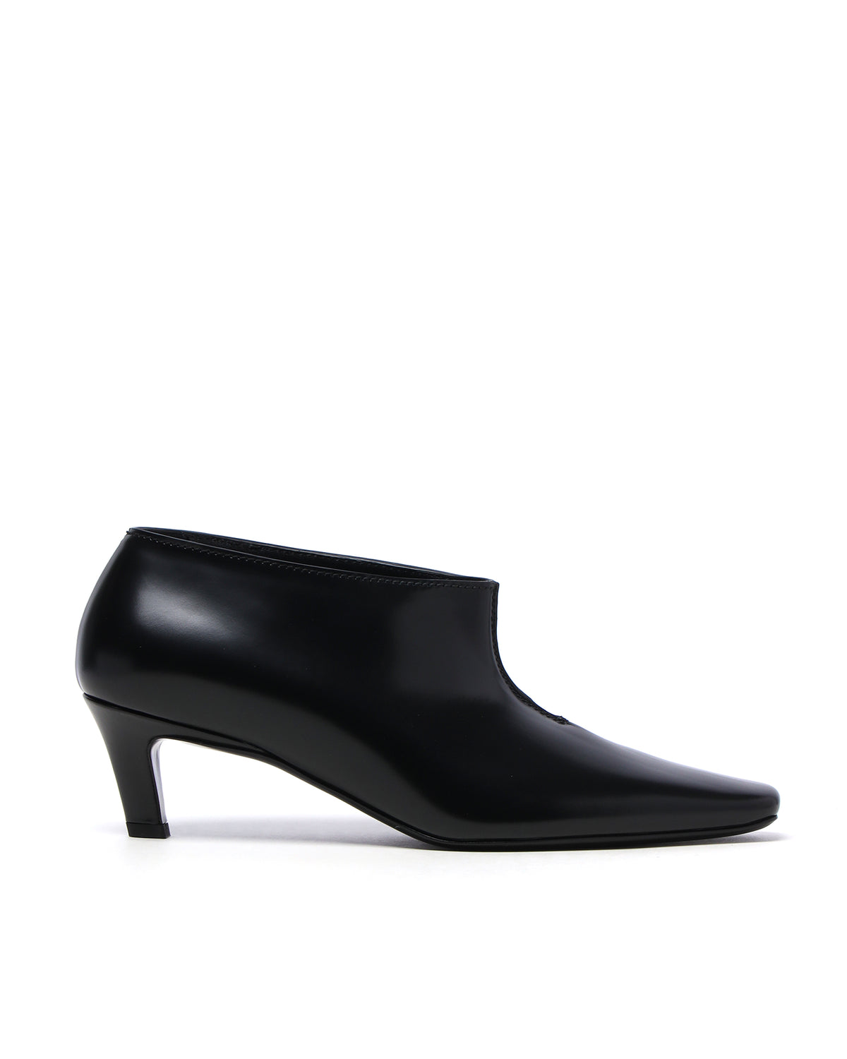 Wide shaft ankle boots