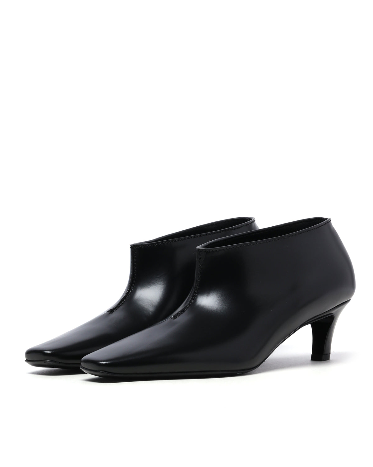 Wide shaft ankle boots