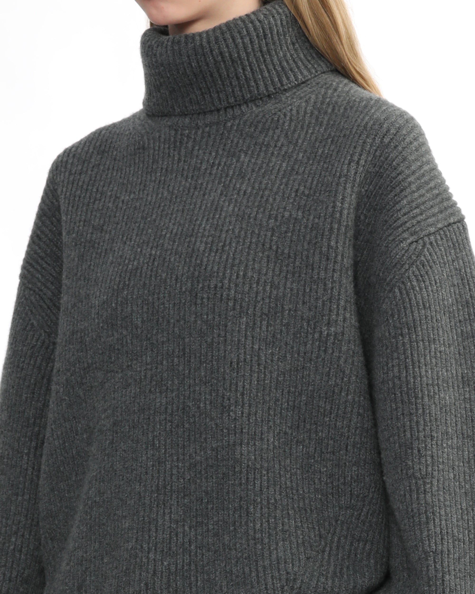 Rib turtleneck knit sweatshirt