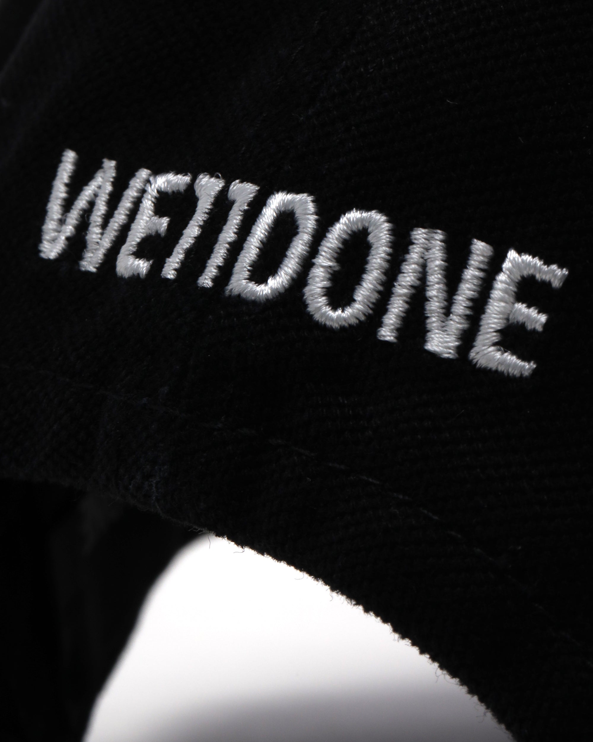 Logo cap