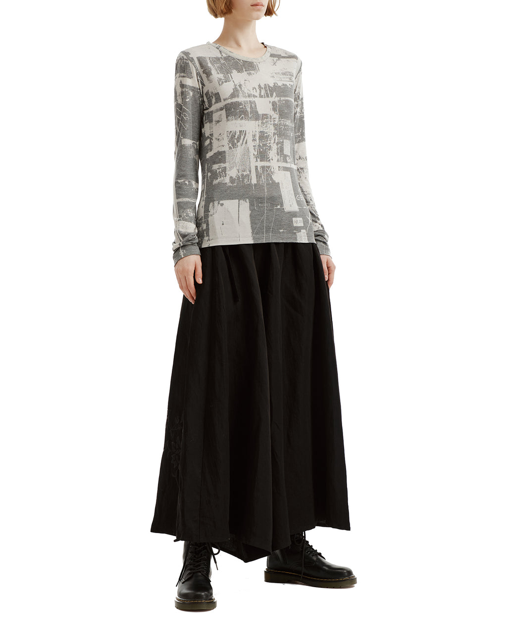 Asymmetric skirt