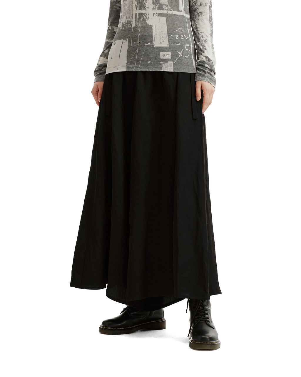 Asymmetric skirt