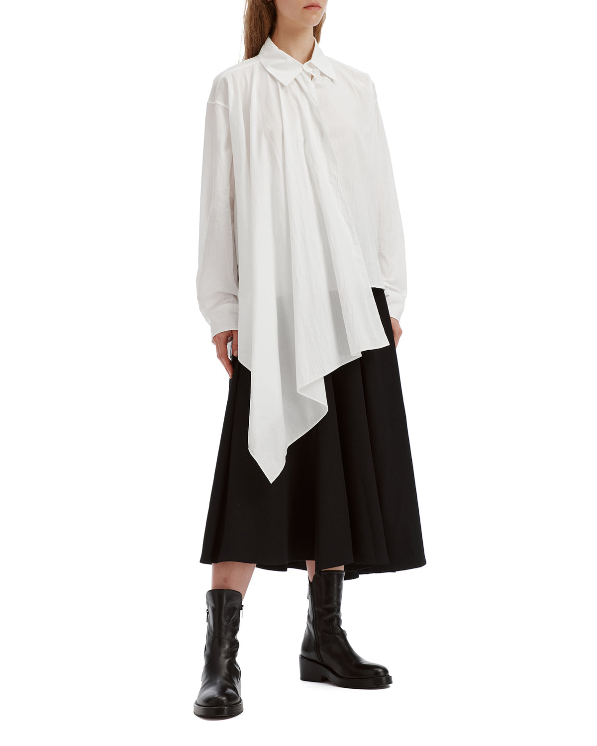 Asymmetric skirt